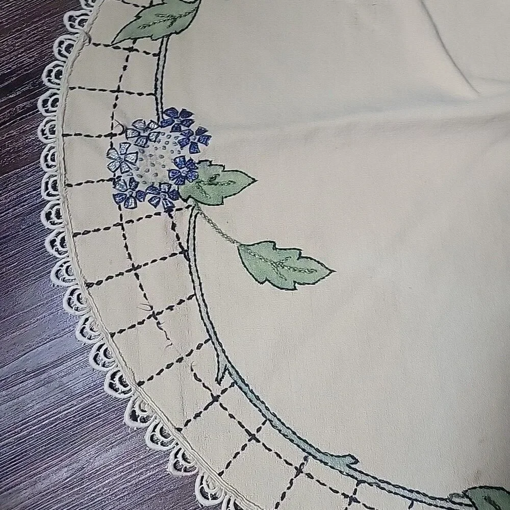 Antique Hand Embroidered Linen Round Tablecloth Lace Edge 32